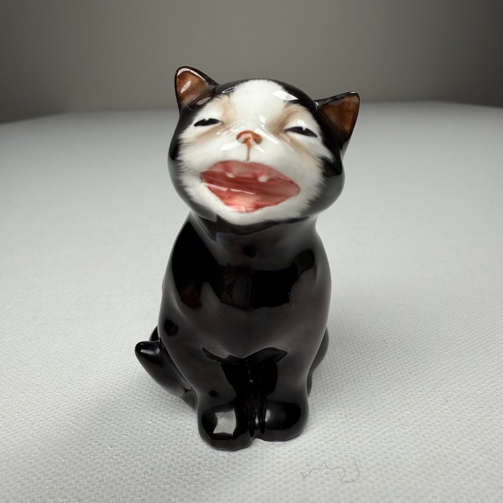 Vintage Royal‎ Doulton Lucky Cat Fine Bone China Figurine